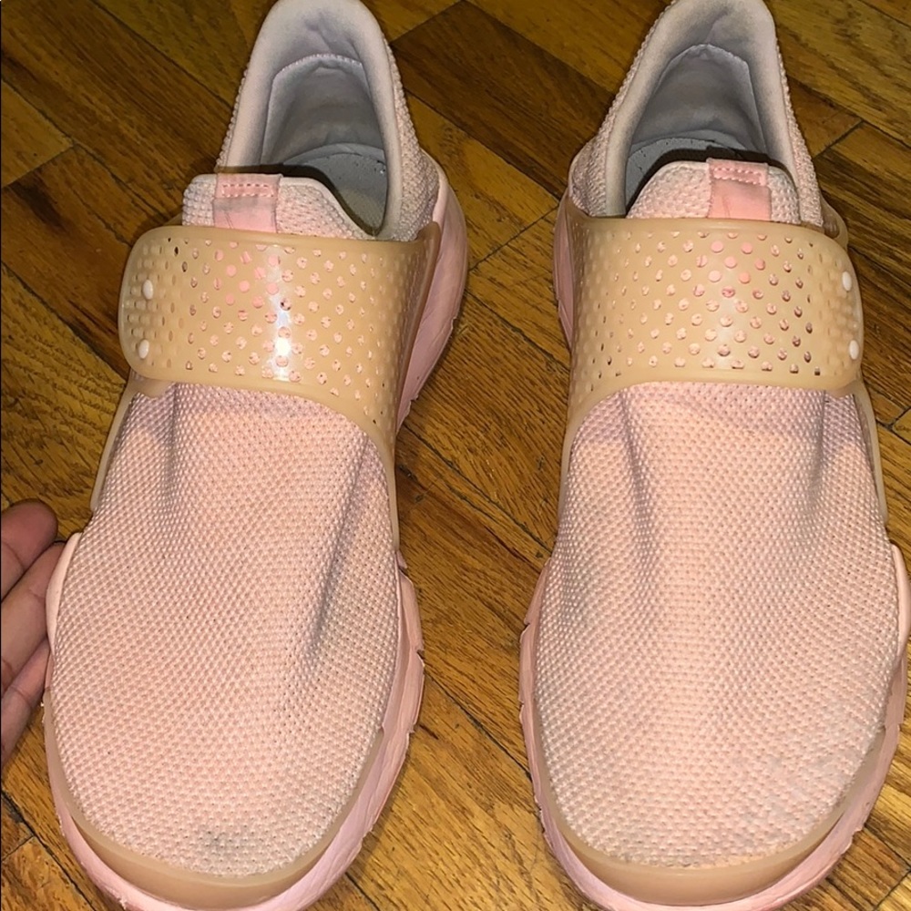Men’s size 9 Nike Sock Dart